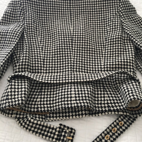 CHANEL Classic Herringbone Wool Belted Jacket - Picture 2 of 7